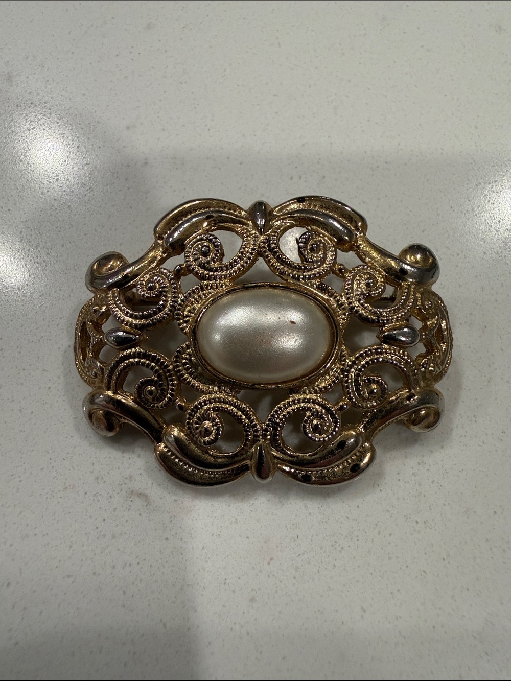 Vintage Gold Filigree Oval Brooch with Pearlescent Center